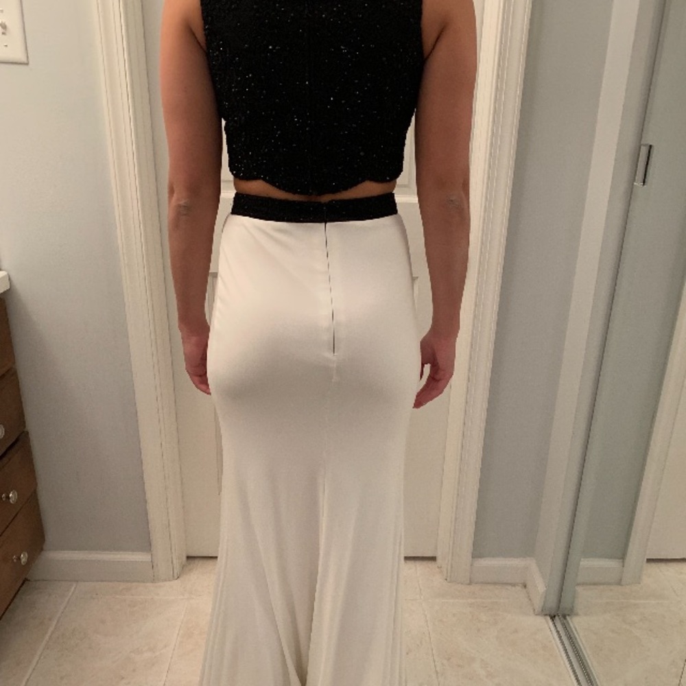Prom dress - Picture 2 of 3